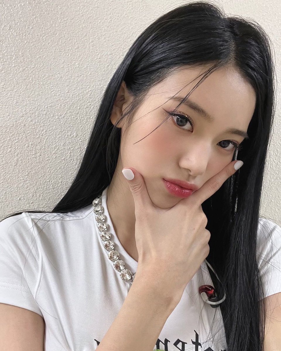 minseo_fanbase's tweet photo. ❀[#MINSEO_mOS 220429]

'Simply K-POP' &amp; 'Music Bank' done ✔

Minseo's '내 맘대로 (#Self_Trip)' colored this Friday afternoon 💛
Did you all watched today's performance, right? Self_Trip starts now🎵

#Minseo #민서 https://t.co/wxjivUbLVx