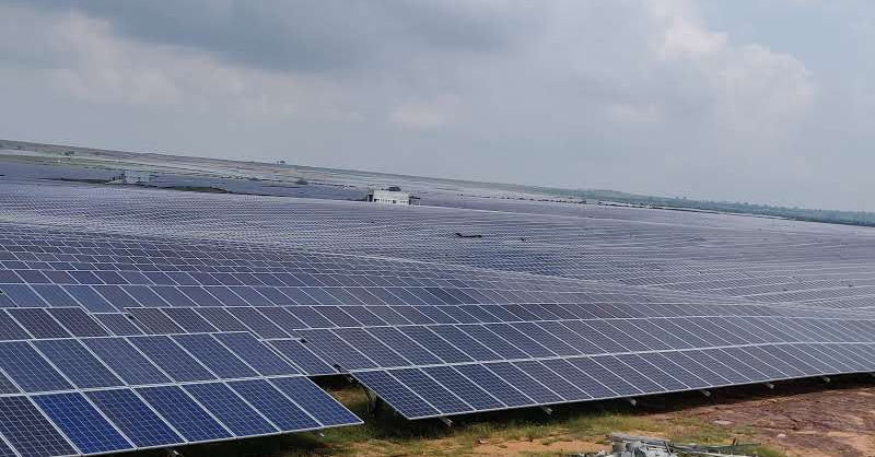 Shell's tweet image. More and cleaner energy ⚡ Shell will acquire @sprngenergy, one of India’s leading renewable power platforms. 

The deal marks another important step in expanding our integrated power business. go.shell.com/3vrF1Mv #PoweringProgress