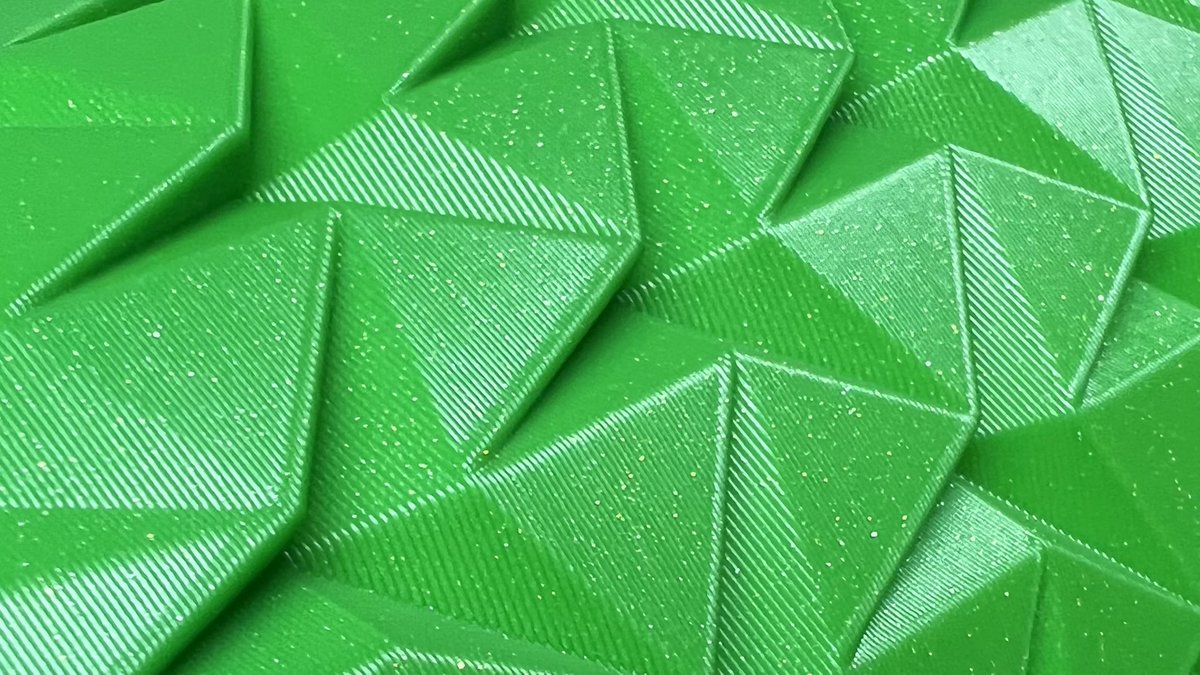 FilamentFrenzy's tweet photo. Wow is all have to say 💚💪

@caribou3d 320 now named the hulk by my good friend @3DPrinTek 

310mm tall origami vase by @sidnaique 

0.4mm layers @BondtechAB LGX with @SliceEngineer mosquito 

@3DTomorrow Astro PLA 

#PrusaSlicer #3Dprinting https://t.co/I9hu0XJGS7