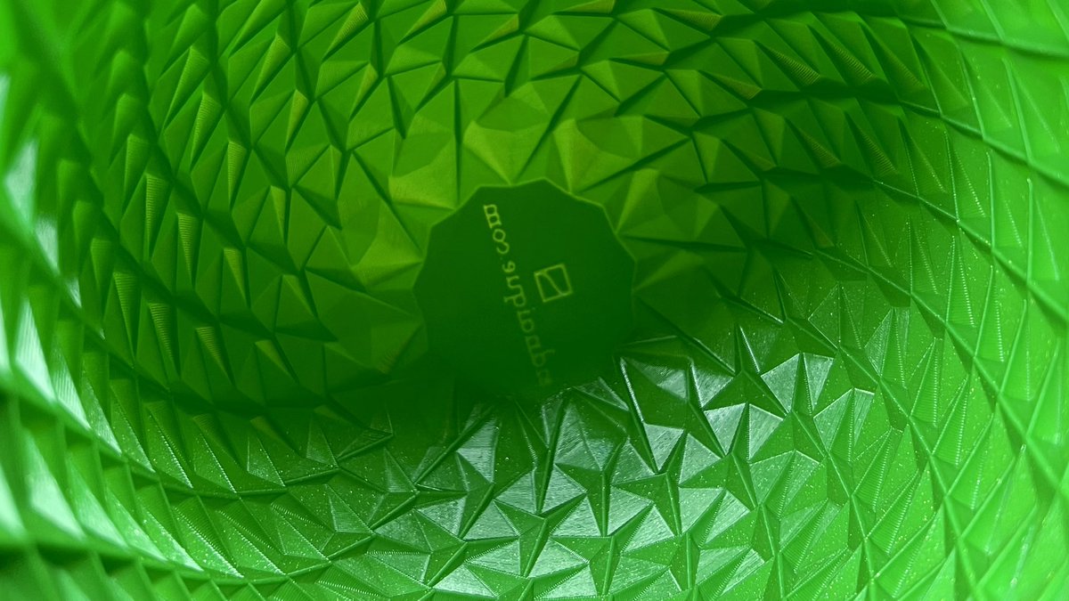 FilamentFrenzy's tweet photo. Wow is all have to say 💚💪

@caribou3d 320 now named the hulk by my good friend @3DPrinTek 

310mm tall origami vase by @sidnaique 

0.4mm layers @BondtechAB LGX with @SliceEngineer mosquito 

@3DTomorrow Astro PLA 

#PrusaSlicer #3Dprinting https://t.co/I9hu0XJGS7