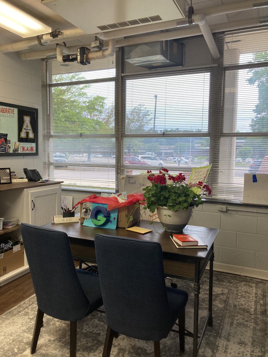 What a way to be welcomed to work this morning!  ShowEREd with notes of appreciation.  I love my job and this is a large reason why. Awesome staff and  students who are the best!  They make a diffERence for so many.
