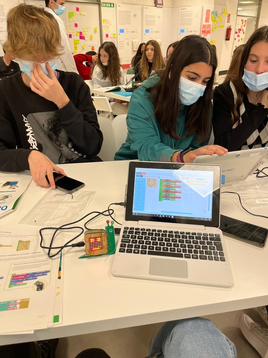 CJOlivan's tweet photo. Con #MAAAP sensorizamos un Caracol como base de una red ciudadana de #cienciaciudadana con @AInventores y con el @IESMiralbueno como primer invitado (6 de 9) https://t.co/bcdAk61axs