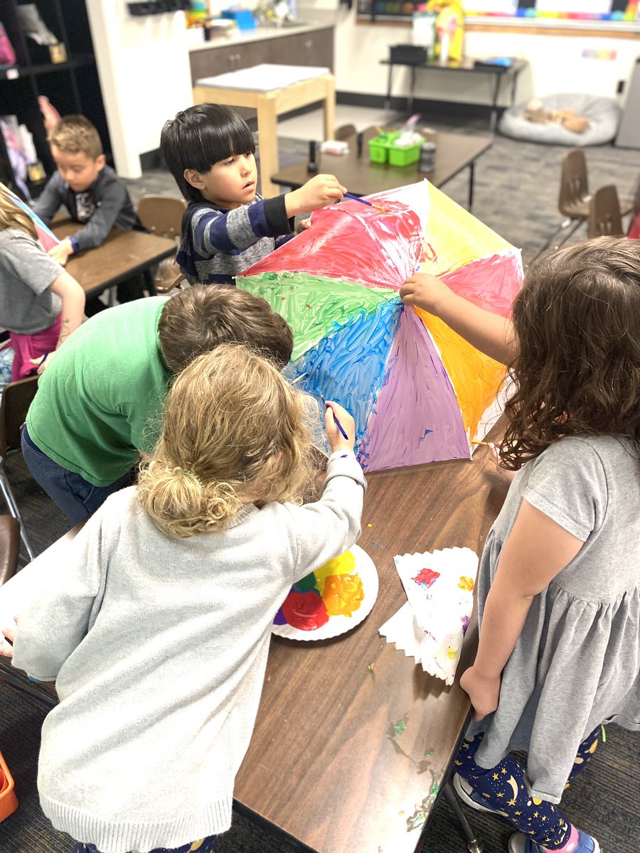 BarnesLSEArts's tweet photo. What is Kindergarten up to now?
You’ll see soon…. 😉
#artintegration #weather #cpsscience101
@LSEArts https://t.co/fGD6wHnSib