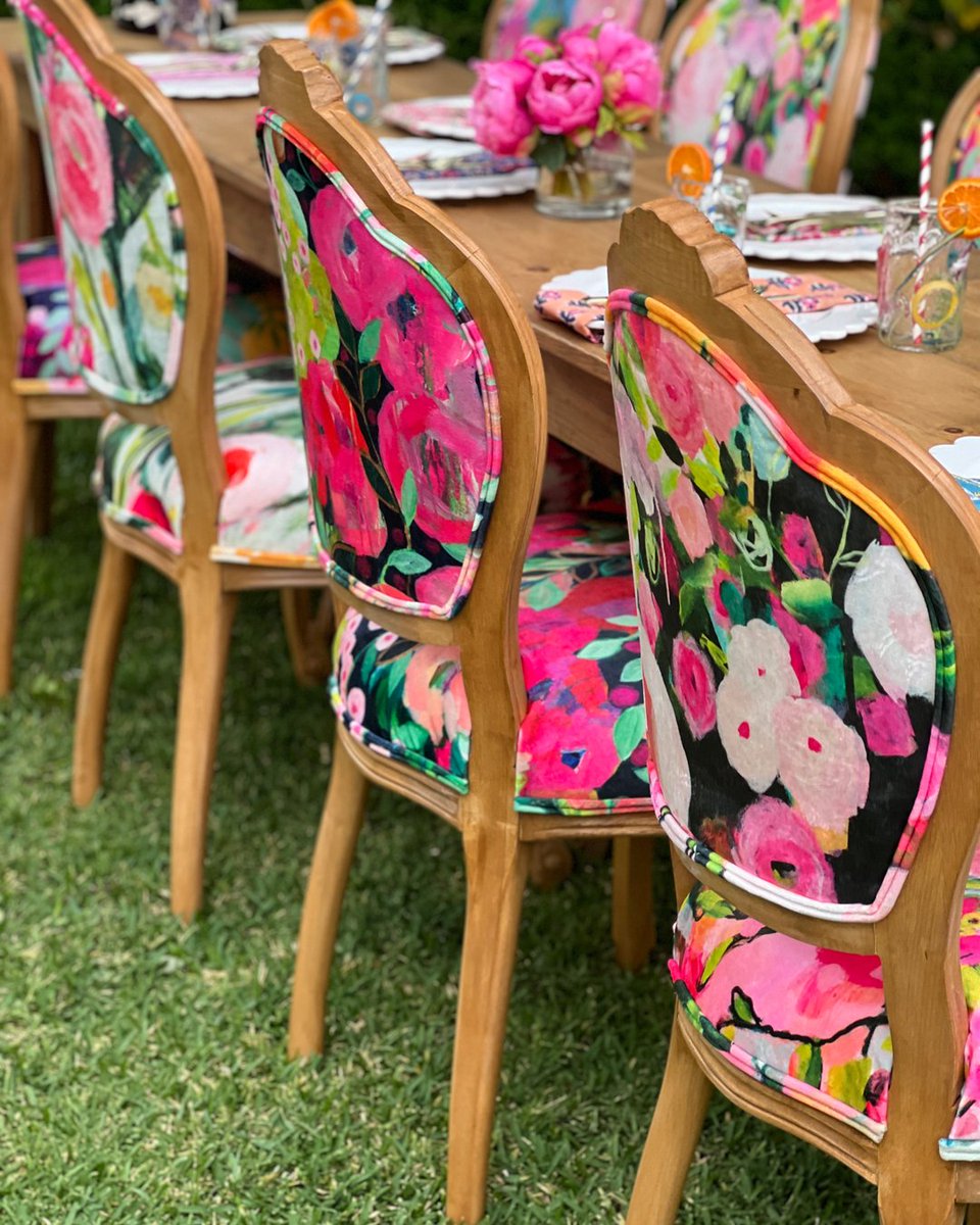 ChairWhimsy's tweet photo. Who is ready for the weekend? I'll probably be working a lot this weekend because I've got some fun things up my sleeves for you to see...but it's all fun work!  Anyone up for a dinner outside with these fun chairs with Carrie Schmitt fabric? 
I do both antique/vintage chairs and https://t.co/PZabwXdLp1