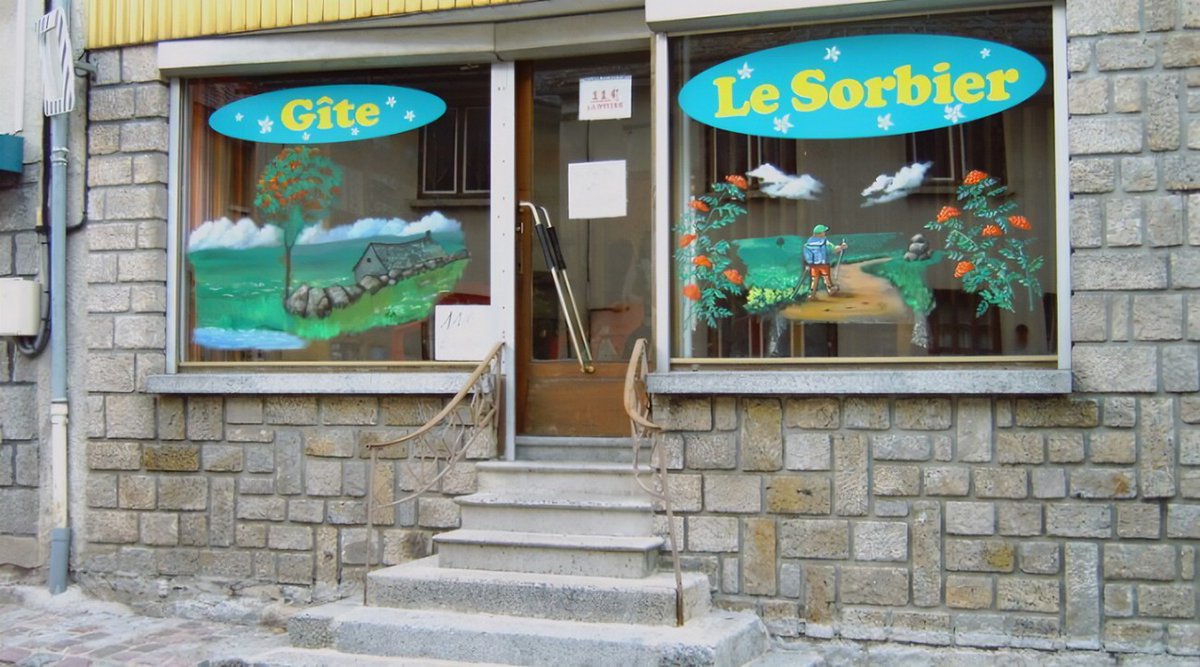 ⛺️ [HEBERGEMENT] 
HOTEL DE FRANCE
A Nasbinals (48) au départ du Chemin Urbain V.
5 chambres (45€ à 55€) et 18 places au gîte (13,40€ à 16,40€)
Contact : 
Tél. fixe : 04.66.32.50.19
Mail : hotel-deroc-rey@orange.fr
👉randonnee-urbain-v.com/.../hotel-de-f…
hotel-gite-rey-nasbinals.fr