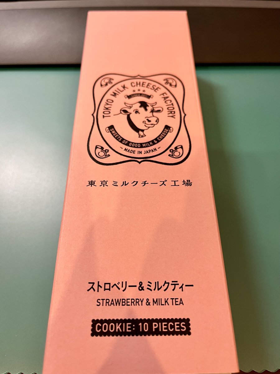 帰りがけに新宿で東京ミルクチーズ工場のストロベリー&ミルクティーを買ってきました 