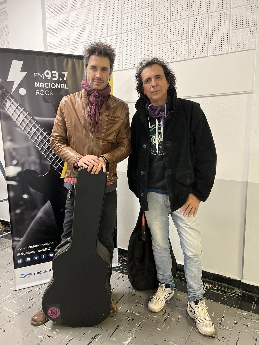 📢 AHORA acústico en VIVO con <a href="/leoferradasrock/">Leo Ferradás</a> &amp; Los Huesos directo desde los estudios de <a href="/NacionalRock937/">Radio Nacional Rock FM 93.7</a> 

Hasta las 9hs con <a href="/LautaroMaislin/">Lautaro Maislin</a> y <a href="/verocastanares/">Verónica</a>