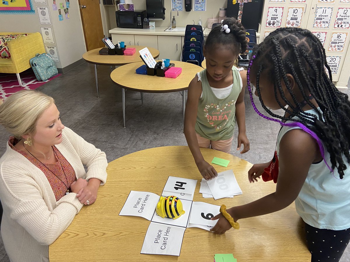 STEM Night was phenomenal!!! I enjoyed all the amazing learning and exploration!! Shout out to the superintendent, Dr. Daria who came by my Addisyn and her team’s station to see their Gov. App challenge!!@WoodlandForrest <a href="/TCSBoardofEd/">T🍏S Board of Ed</a> @mrslamon