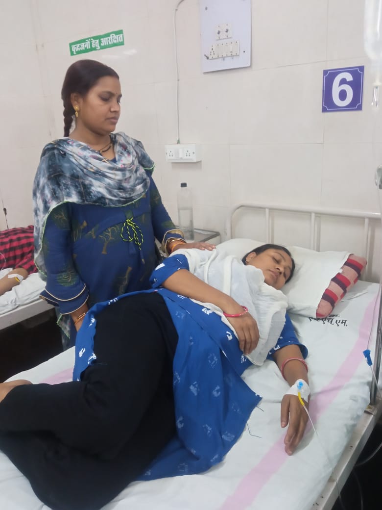 <a href="/OfficeofSSC/">Office of Shivraj</a> 
क्या इस मध्य प्रदेश मे हम चयनित शिक्षकों का हाल
पूछने वाला कोई नहीं है  जो कि हम 40 दिन से धरने पर बैठे हैं हमारे दुख और स्थिति को देखने अभी तक कोई नहीं आया है
धन्य हैं मध्य प्रदेश के नेता