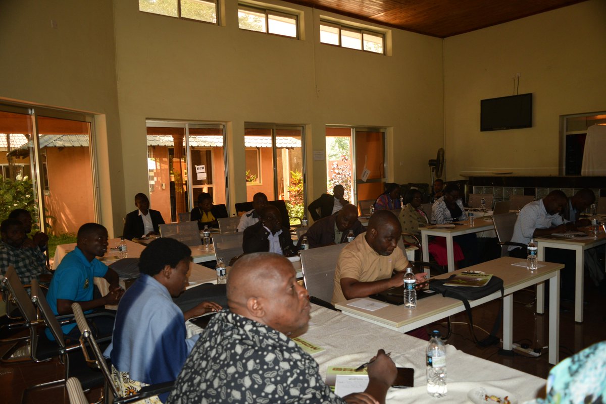 ProgrammeTrade's tweet photo. DISTRICT DESK OFFICERS FOR TRADE PROGRAMME ORIENTED
TRADE programme organised a One-Day Engagement that aimed at orienting the Desk Officers to understand their roles and responsibilities. The meeting was held on 28th April, 2022 at Linde Motel in Mponera, Dowa. https://t.co/E2WQ8hmViO