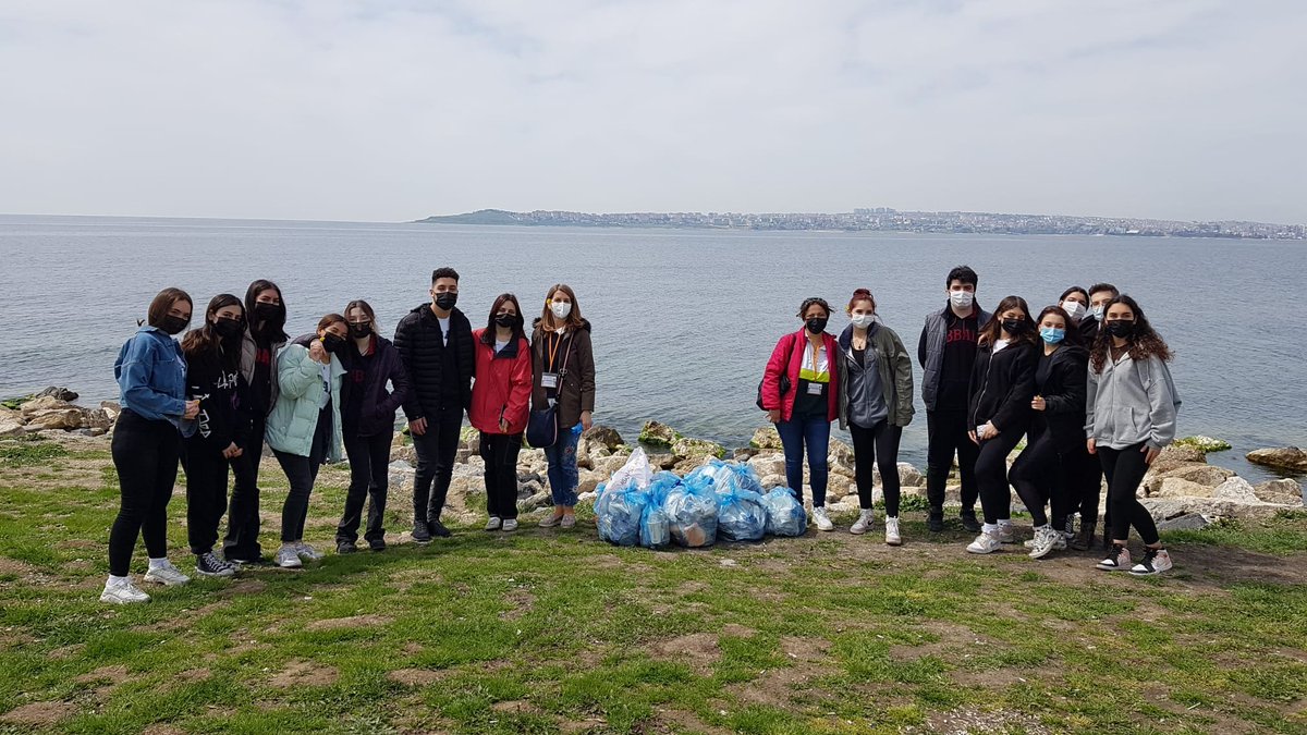 Beşir Balcıoğlu Anadolu lisesi öğretmenlerinden Arife Cabbar ve Bilge Bayraktar'ın yürüttüğü "Conserve the nature for your future "adlı eTwinning projesinde görevli olan öğrencilerimiz fidan dikme ve çöp toplama etkinlikleri yaptılar.