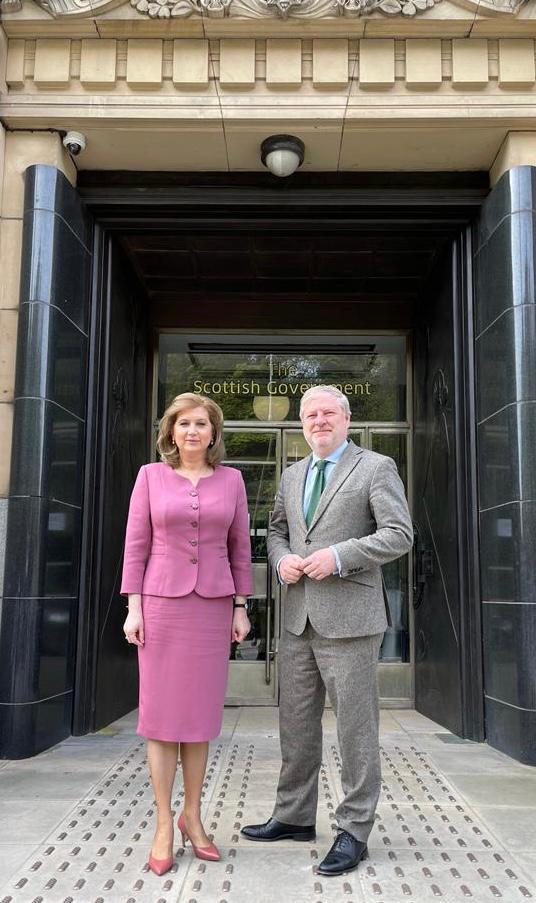 laurapopescumfa's tweet photo. During my official visit to Scotland, very glad to meet @AngusRobertson Scottish Government Cabinet Secretary for the Constitution, External Affairs and Culture. Great talk on ways to expand sectoral cooperation. https://t.co/E9g3SXcYo9