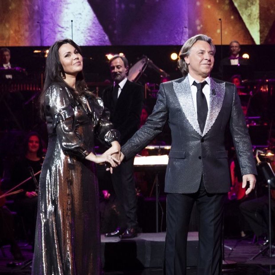 [INTW <a href="/TVMAG/">TV Magazine</a>] Entretien croisé <a href="/roberto_alagna/">Roberto Alagna</a> &amp; <a href="/Alek_Kurzak/">Aleksandra Kurzak</a> ➡️ bit.ly/3rWvP0j ❝ Lumineux, généreux, le couple fête ses 10 ans de rencontre, échange sur la guerre en Ukraine, l’amour et leurs prochaines prises de rôles entre Mozart, Puccini, Wagner et... Al Capone ! ❞