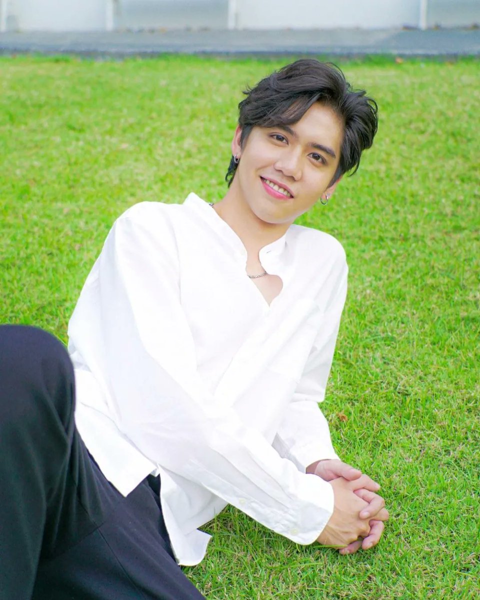 ⭐Ssing IG 更新🤣
這系列草地照真的好好看😍😍😍🌱🌿
#คนของซิง #ssingss <a href="/ssingss/">Ssing Cheewagaroon</a>