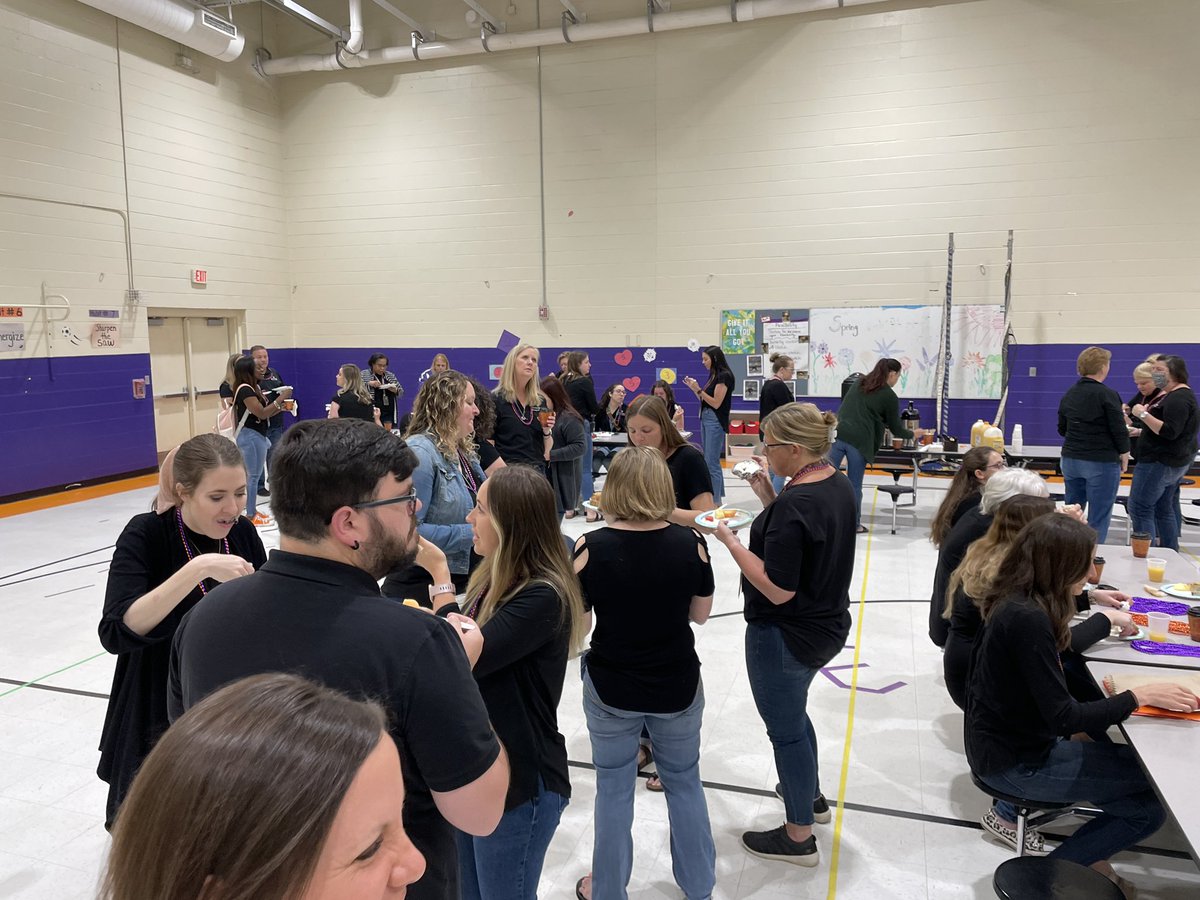 BentonHeightsES's tweet photo. Hype squad got the staff pumped and ready to go! #BHESALeadershipDay @UCPSNC @boatcandice @Renee_McKinnon1 @AGHoulihan @dianahutchens23 @kerry_me_awayyy #TeamUCPS https://t.co/FlziAmcHxU