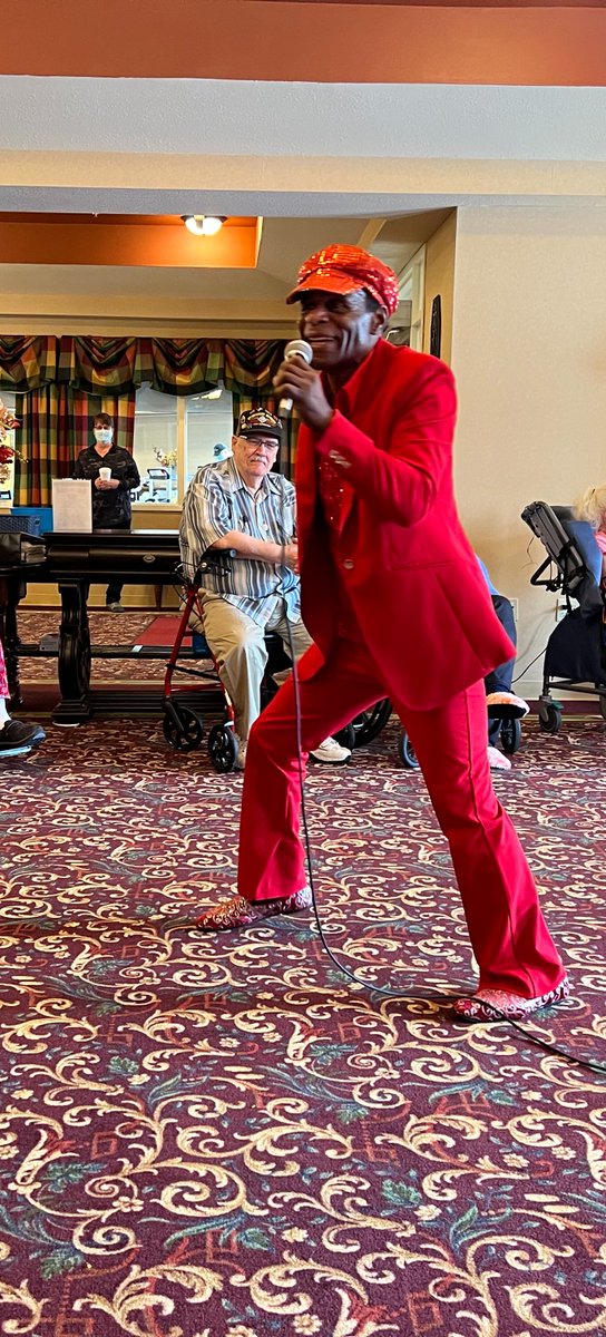 Oaks_NPWoods's tweet photo. Local activist, entertainer, and friend of The Oaks, Bobby Holley stopped by to perform for a packed Lobby at The Oaks! It was truly a pleasure! #TrilogyWay #TrilogyLiving https://t.co/cq09y9JaKd