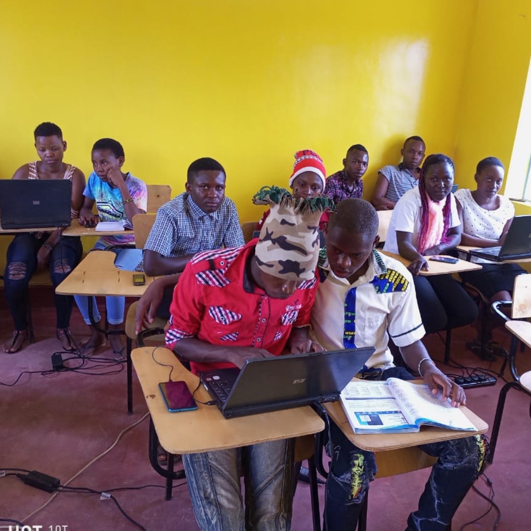 SeedofHopeKenya's tweet photo. Meet the Entrepreneurship, Finance &amp; Computer Skills students at Seed of Hope Kitui! 💻

This free 2 month short course enables young people to gain the skills they need to start their own small business and earn a secure income 💛

#SelfReliance #EntrepreneurshipKenya #TVETKenya https://t.co/diSLZNXRNF
