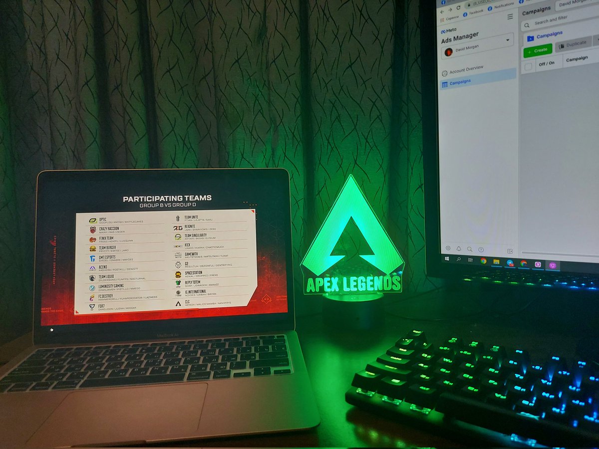SoRom_APEX's tweet photo. Сидим работаем и смотрим на наших парней💪💪💪 https://t.co/JewFdk8AxJ