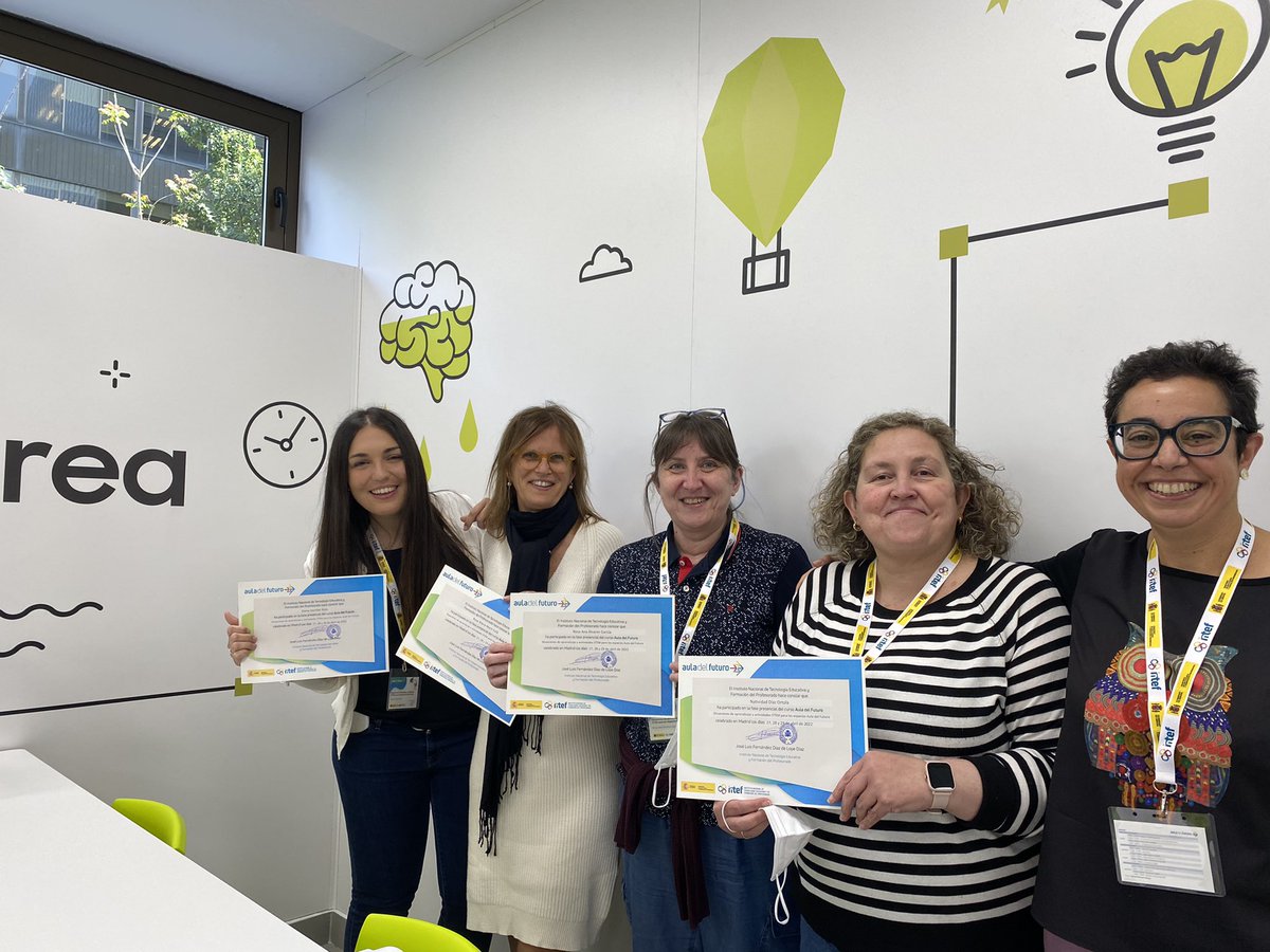 Rosanalvarezgar's tweet photo. Compartiendo espacios, trabajo y sobretodo ilusión. @rafaelmb_1 #FLC_es @educaINTEF @iesfresneda https://t.co/IdQHdN7B3V