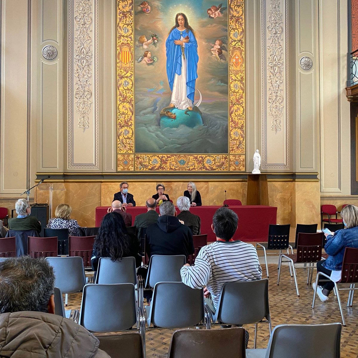 SJDTerresLleida's tweet photo. Ahir, a l'Acadèmia Mariana, va tenir lloc un recital de poesia en el marc de la setmana de Sant Jordi a càrrec del @CercleArts. Aquest recital forma part de l'activitat "Tots al cercle", que es duu a terme setmanalment a la residència de salut mental de SJD Terres de Lleida 📸👏 https://t.co/yxf3k2o6wj