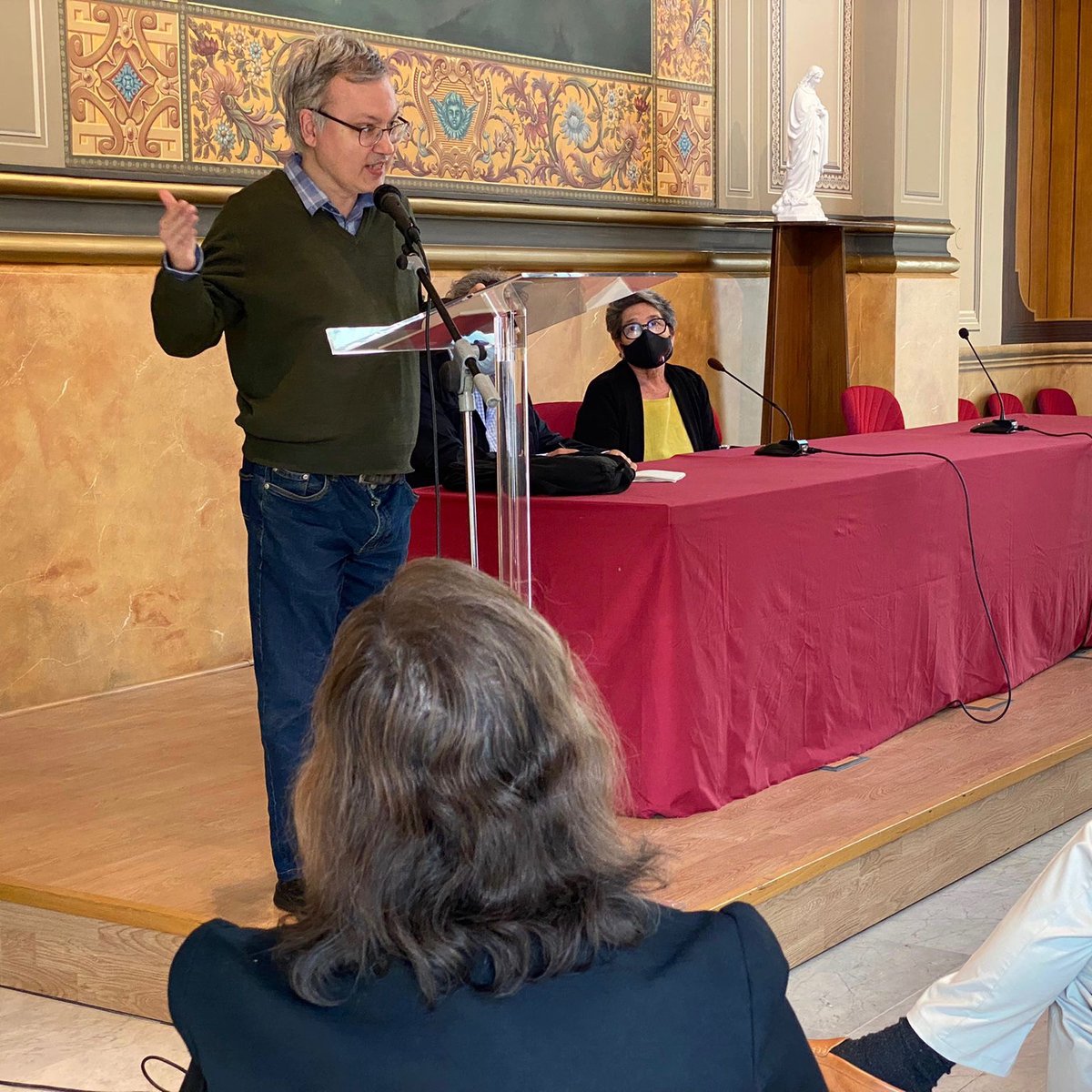 SJDTerresLleida's tweet photo. Ahir, a l'Acadèmia Mariana, va tenir lloc un recital de poesia en el marc de la setmana de Sant Jordi a càrrec del @CercleArts. Aquest recital forma part de l'activitat "Tots al cercle", que es duu a terme setmanalment a la residència de salut mental de SJD Terres de Lleida 📸👏 https://t.co/yxf3k2o6wj