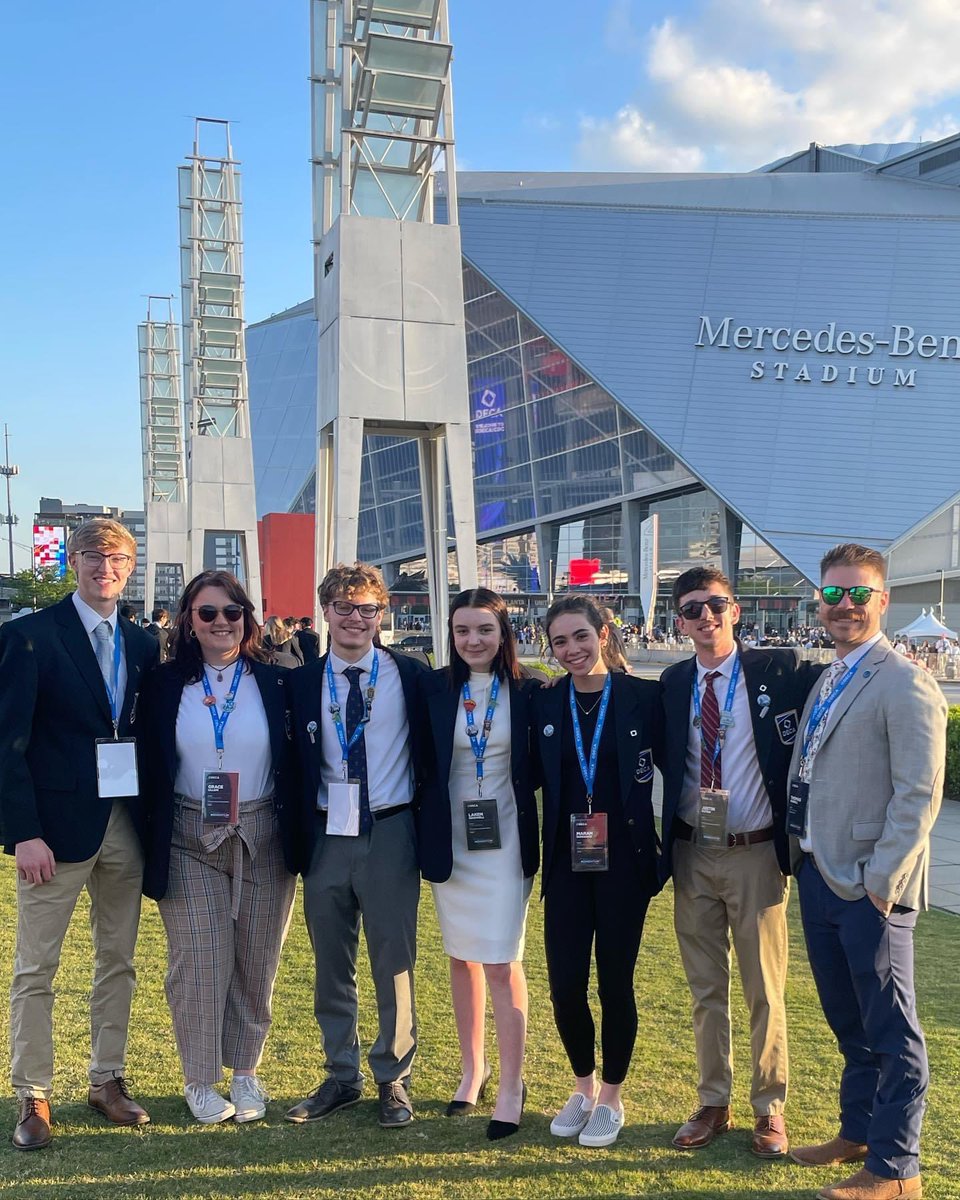 NateSever7's tweet photo. 👊🏼Friday Climber Shoutout👊🏼 to @Mrtbrussell and his @urbanadeca students for representing @UrbanaHS_OH at Nationals this past week! So proud of all these students and their accomplishments, especially Riley Johnson who placed 5th nationally! #GoClimbers🙌🏼 @thielc @UrbanaYES https://t.co/1hFBjDnX0A