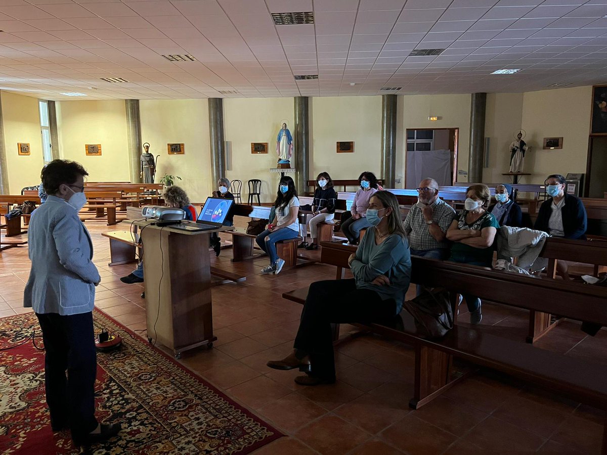 CaritasTenerife's tweet photo. Miembros del Centro de Escucha San Camilo de la Orden de los Religiosos Camilos han vuelto a desplazarse esta semana hasta la isla de La Palma, para ofrecer acompañamiento emocional y orientación psicológica a personas damnificadas de la erupción volcánica de Cumbre Vieja. https://t.co/giGj5r24pp