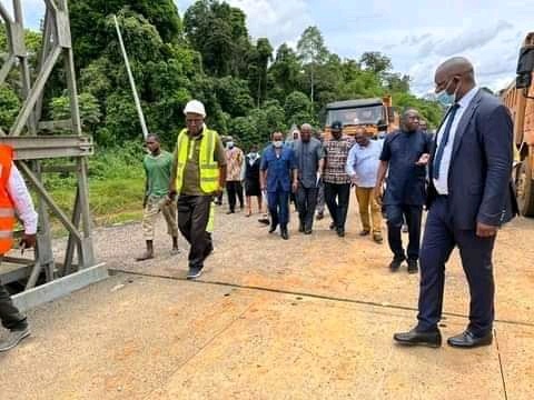 RadioCultureFm's tweet photo. Les populations de l'axe #Elogbatindi- #Bipindi réclament la route reliant les deux arrondissements au ministre des #TravauxPublics Emmanuel NGANOU DJOUMESSI.

Suivez-nous sur @RadioCultureFm

#DéveloppementLocal #Lokoundje #Océan #Cameroun https://t.co/P7ZoESidYW