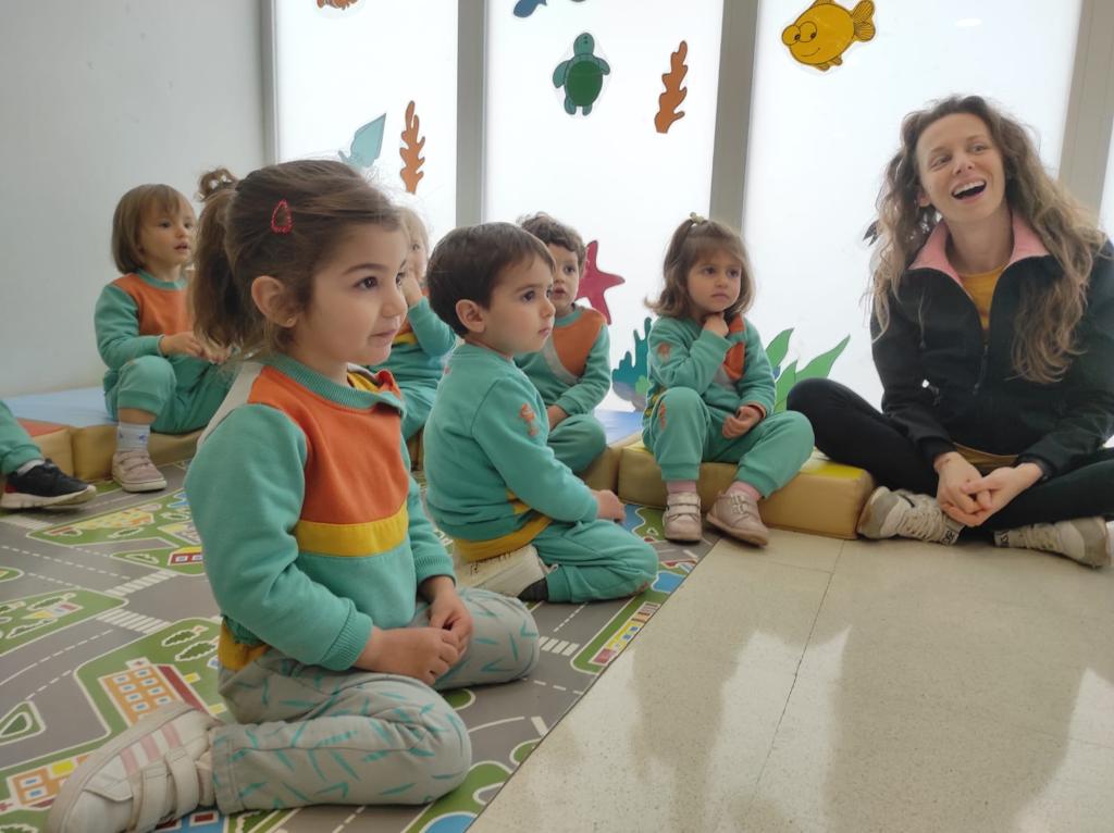 EMPI_Infantil's tweet photo. 📚 El aula azul ha sido el encargado de cerrar la ronda de visitas a la Biblioteca Municipal de Santiago el Mayor.

Han sido unas jornadas muy especiales, llenas de fantasía, magia y mucha aventura ✨ https://t.co/V63vk3AWUS