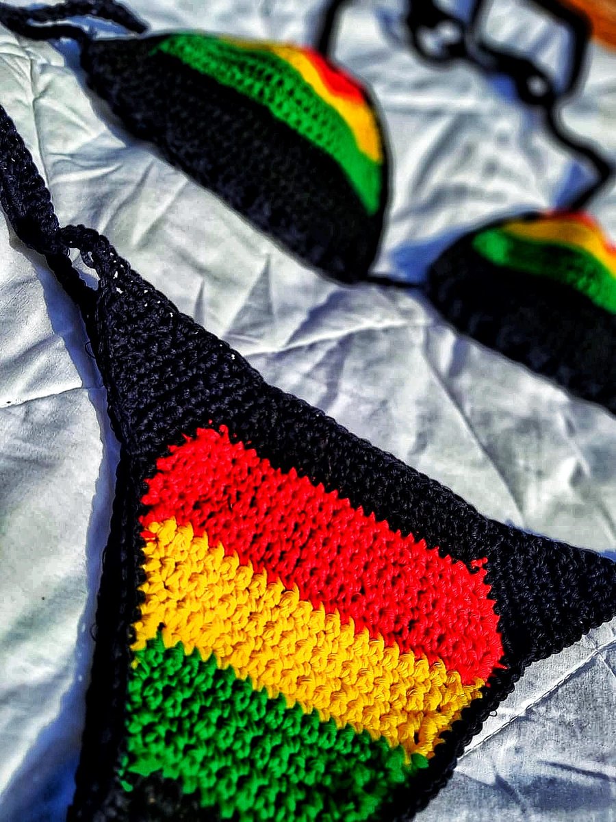 handhappy22's tweet photo. @handhappy22 I've always been a fan of #jamaican music and getting a chance to pu these colours in a gorge piece was just satisfying. #jamaicangirl #loveittrustitkeepit.
Retweet if you think I nailed it. 😍 https://t.co/ekfuBJLcLh