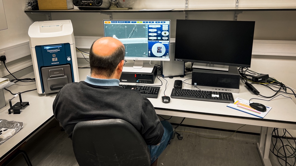 BCBangor's tweet photo. Simon is very excited to be setting up our new SEM with EDAX and a tensile stage #sem #hitatchi @Scifencer #science #timber #Biomaterials https://t.co/OCCkkNWeR7
