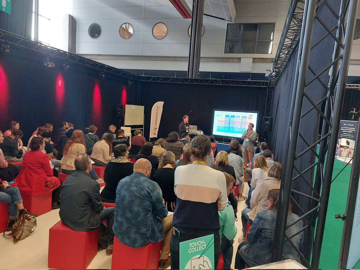 HEVINCI_cdtp's tweet photo. L'enseignement à l'heure des nouvelles technologies #SETT2022.
Des conférences et exposés riches dont concevoir et animer des jeux d'évasion pédagogique avec @zmotte
@vgpascal https://t.co/exKP8Hlv39