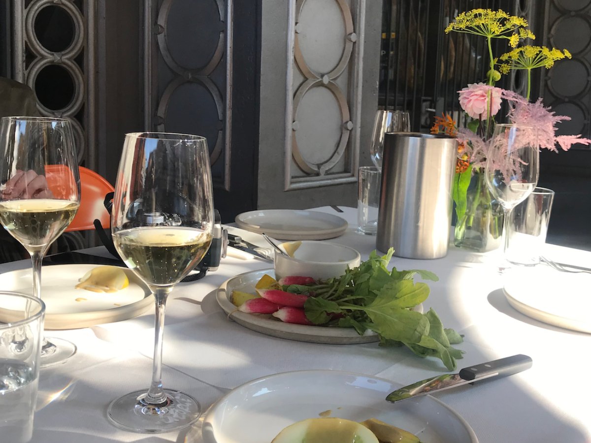 Ell Fresco season is officially open! Our outdoor dining area within Borough Market returns next week, open Wednesday to Saturday nights from 6:30pm. You can make your reservation online by selecting "Outdoor Terrace" as the seating option: resy.com/cities/ldn/ell…