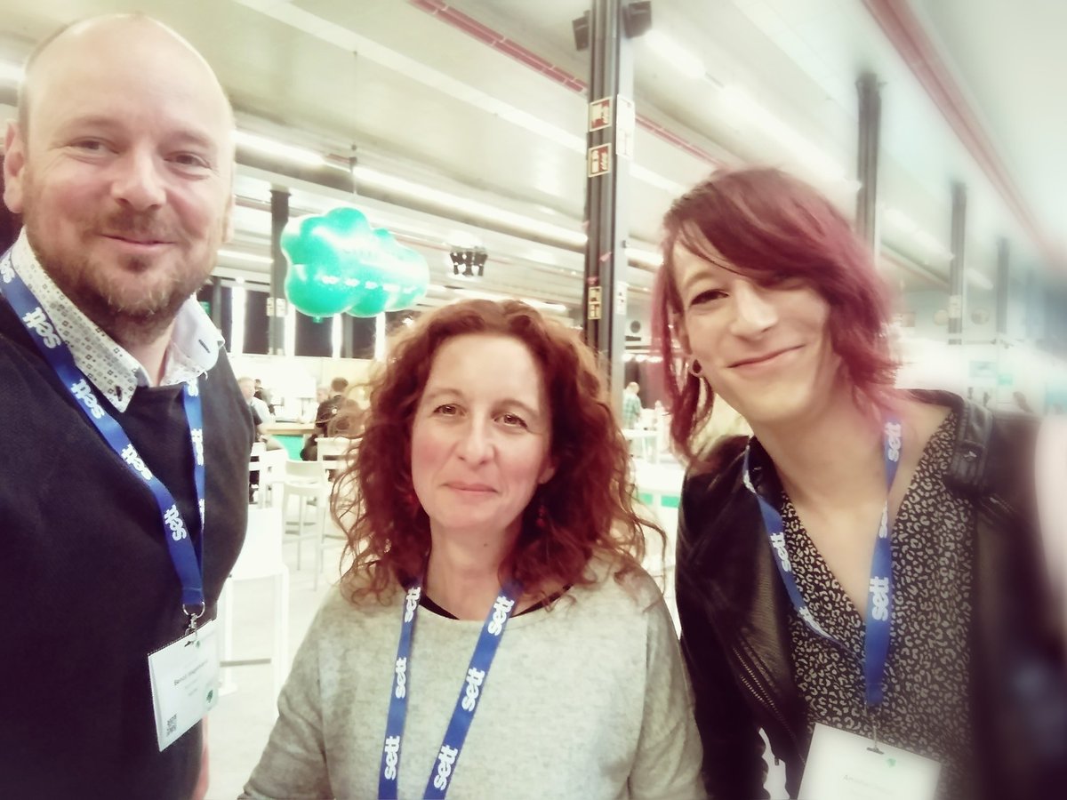 tamtamTIC's tweet photo. #SETT2022 Les causeries sur le salon, on les fait aussi entre collègues 😁 @BenoitWagelmans @LeclercqLrnc @AlakayProd https://t.co/l2Pz2RuXm1