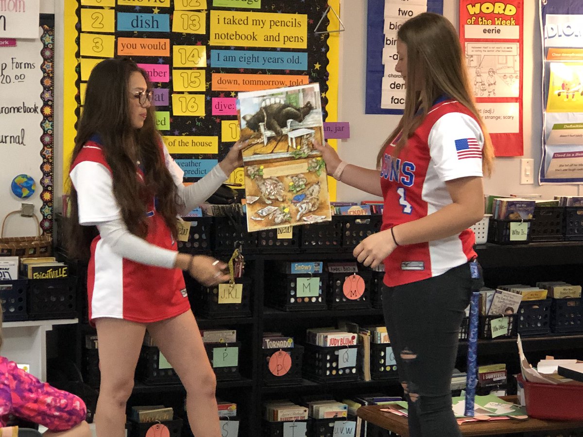 MsLamb316's tweet photo. Excited to have members of the WHHS Softball team with us this morning @MillsRiverSch #THEplacetobe #Lamb3rd https://t.co/GwJnuMOPbv