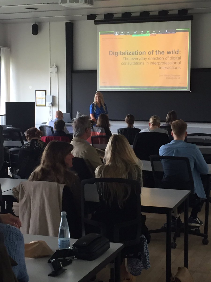 majaklausen1's tweet photo. PhD defense excitement in the room before @linemariasimon1 sets off to defend her thesis on uses of #econsultation “Digitalization of the wild: The everyday enaction of digital consultations in interprofessional interactions” Go Line 🙌 @VELUXFONDEN @SyddanskUni #AcademicTwitter https://t.co/wfGyrWrQ87