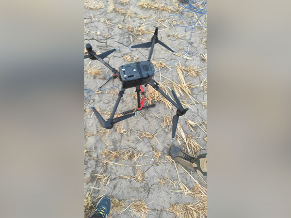 ani_digital's tweet photo. BSF shoots down Made in China drone along India-Pak border

Read @ANI Story | https://t.co/PzfZqvdw3o
#BSF #Indopak https://t.co/8tJHTKoRmJ