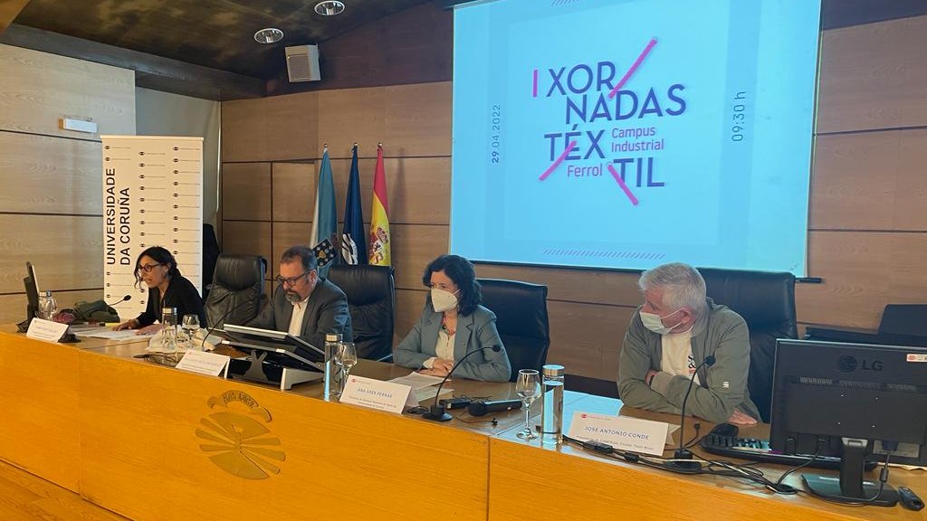 texforspain's tweet photo. Participamos en la I Xornada do Textil del Campus Industrial de Ferrol  @CIFerrol con una ponencia sobre la situación actual de los textiles inteligentes y su impacto en la industria textil española gracias al proyecto @smartx_europe 
#ComunidadeUDC https://t.co/4yrFZ9z2dQ
