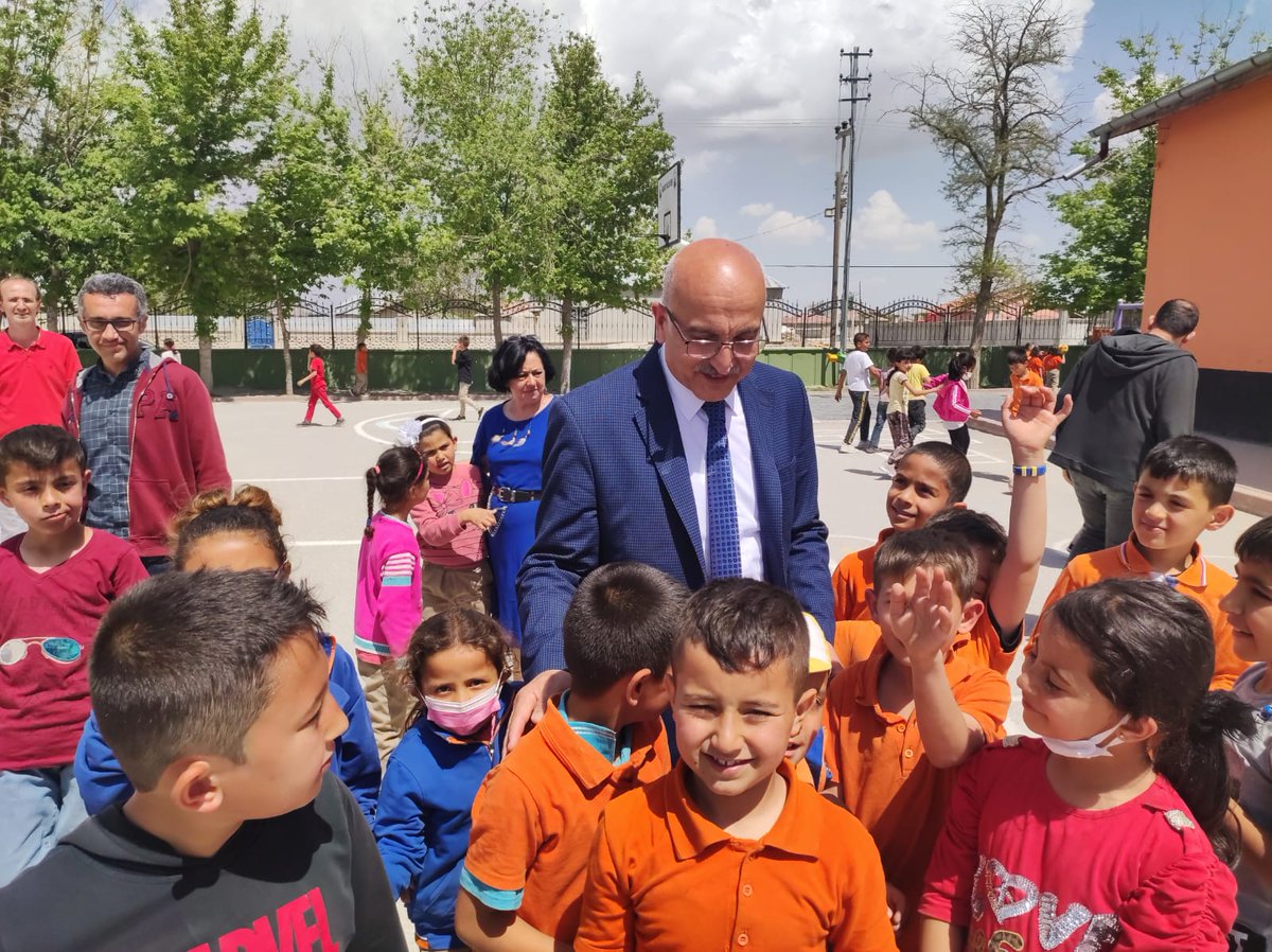 konyamem's tweet photo. İl Milli Eğitim Müdürümüz Seyit Ali Büyük, Karatay İlçemizin İsmil Mahallesinde yer alan okulları ziyaret ederek öğretmen ve öğrencilerimizle sohbet etti; yürütülen çalışmalar hakkında bilgi aldı.

@tcmeb 
@SeyitAliBuyuk #KonyaMEM https://t.co/1IUClmWRPt