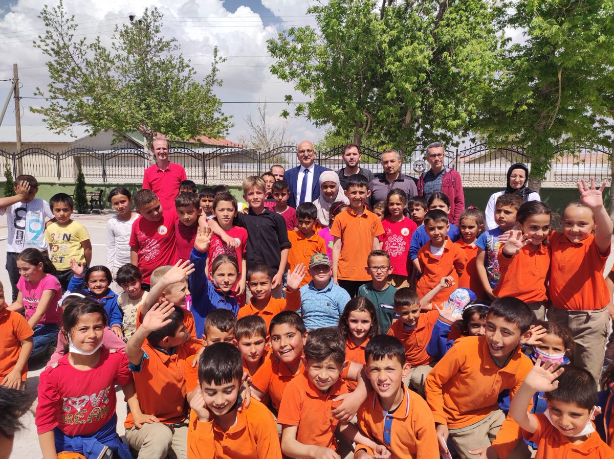 konyamem's tweet photo. İl Milli Eğitim Müdürümüz Seyit Ali Büyük, Karatay İlçemizin İsmil Mahallesinde yer alan okulları ziyaret ederek öğretmen ve öğrencilerimizle sohbet etti; yürütülen çalışmalar hakkında bilgi aldı.

@tcmeb 
@SeyitAliBuyuk #KonyaMEM https://t.co/1IUClmWRPt