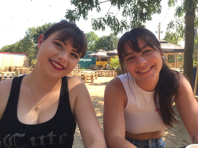 Suite &agrave; beaucoup de demande   je republie la vid&eacute;o avec ma sister A voir &agrave; partir de 17:00 sur :  https://t