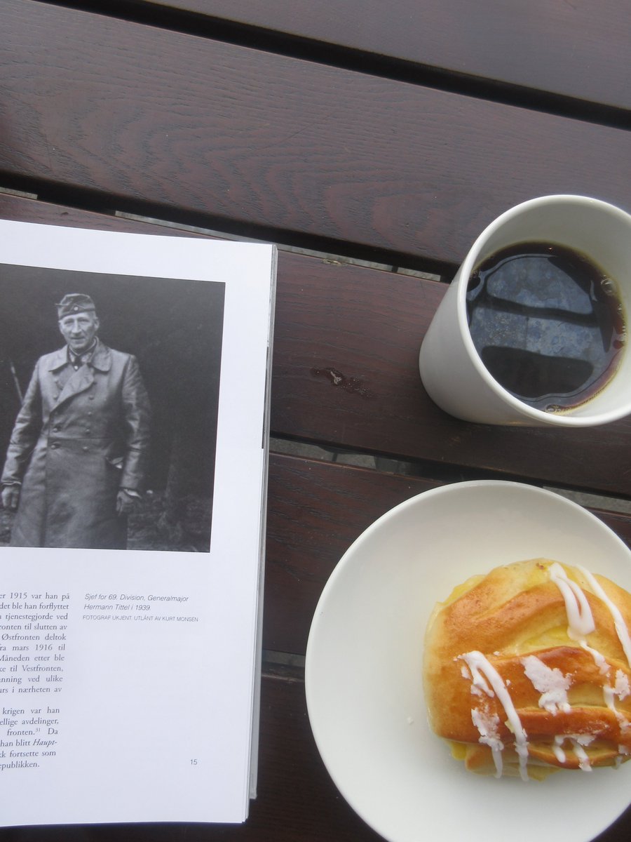 KajsaJAndersen's tweet photo. Baker Hansen Røa reading Friday #newhood https://t.co/igznCO10Ub