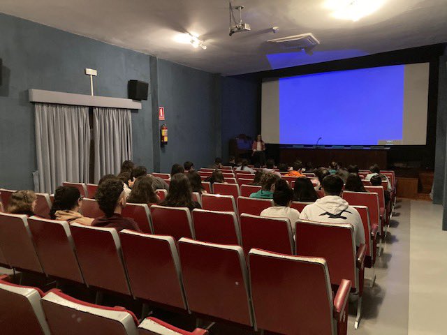 De la mano de <a href="/CyT_UMA/">COMO TÚ</a> les he contado a los alumnos y alumnas de 4 ESO del IES Río Verde de Marbella  las bondades de la #bioinformática. Disfrutando con lo que hacemos 😃. #DivulgaciónCientífica #igualdad #motivación #referentescientíficas