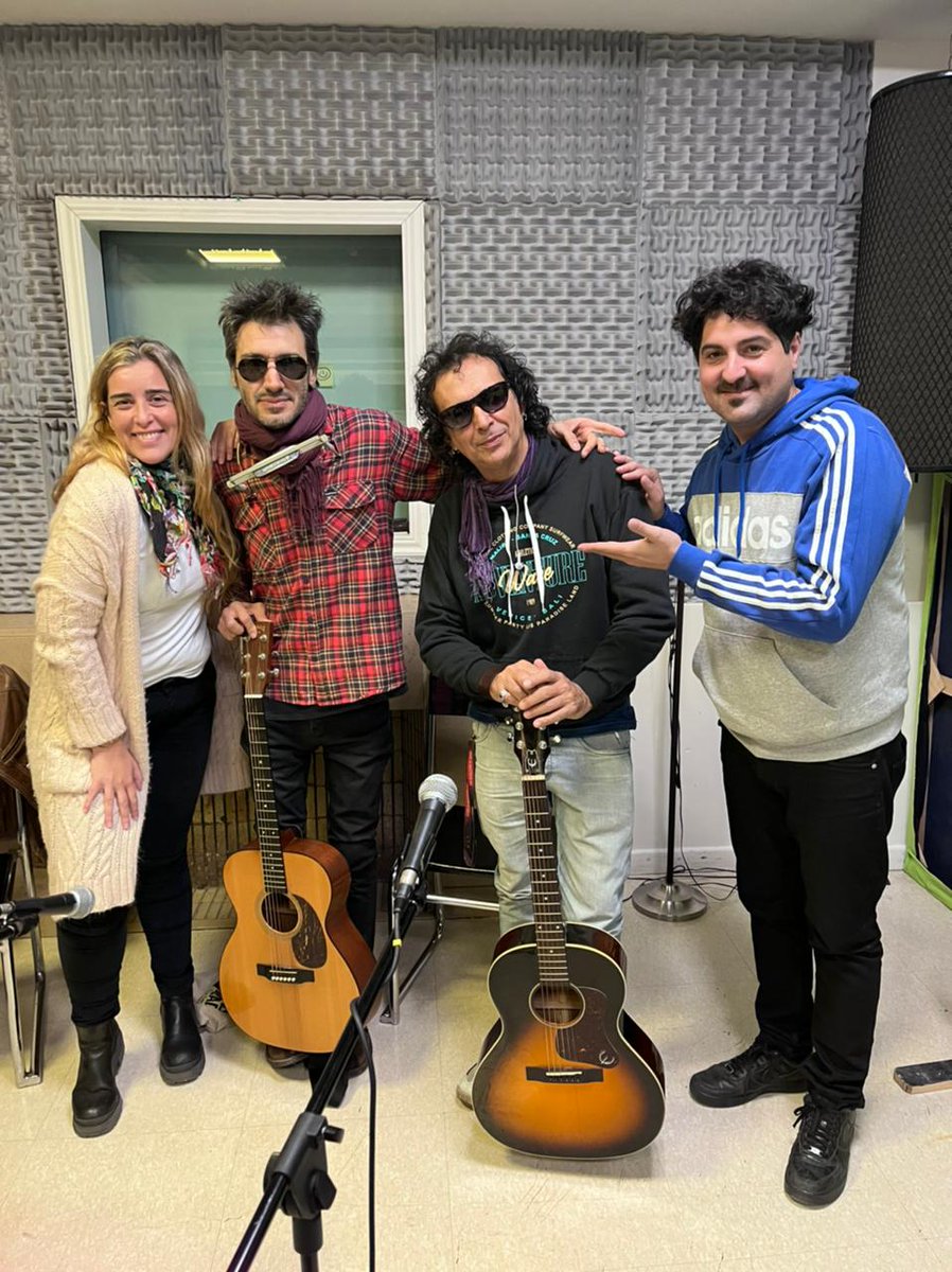 Pasó otro viernes de acústicos en #RoscaAndRoll

Gracias a <a href="/leoferradasrock/">Leo Ferradás</a> &amp; Los Huesos por habernos regalado música y rock.

👉 Todos los días, de 7 a 9 escuchá <a href="/NacionalRock937/">Radio Nacional Rock FM 93.7</a> con <a href="/verocastanares/">Verónica</a> y <a href="/LautaroMaislin/">Lautaro Maislin</a>