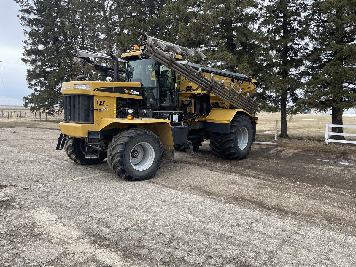 🚨For Sale 🚨 2015 TerraGator 8400B 8.4L 365/393hp CVT trans deluxe cab air ride 1050/50R32 rear tires HD lighting Raven Vpro with accuboom auto height and sectional control precision 2 box with chem bin 23k in refurbishing thru AgWest 3146 hours. $1000 for a RT for a sale!