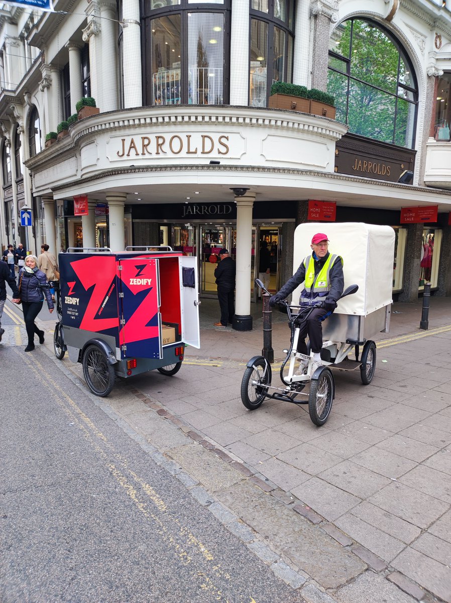 Unloading Coastal Exploration's whelk boat Salford with a cargo of apple juice, wine and beer from North Norfolk and taking to <a href="/JarroldNorwich/">Jarrolds</a> Zero emission delivery all the way from North Norfolk! #zeroemissions #liveablecities