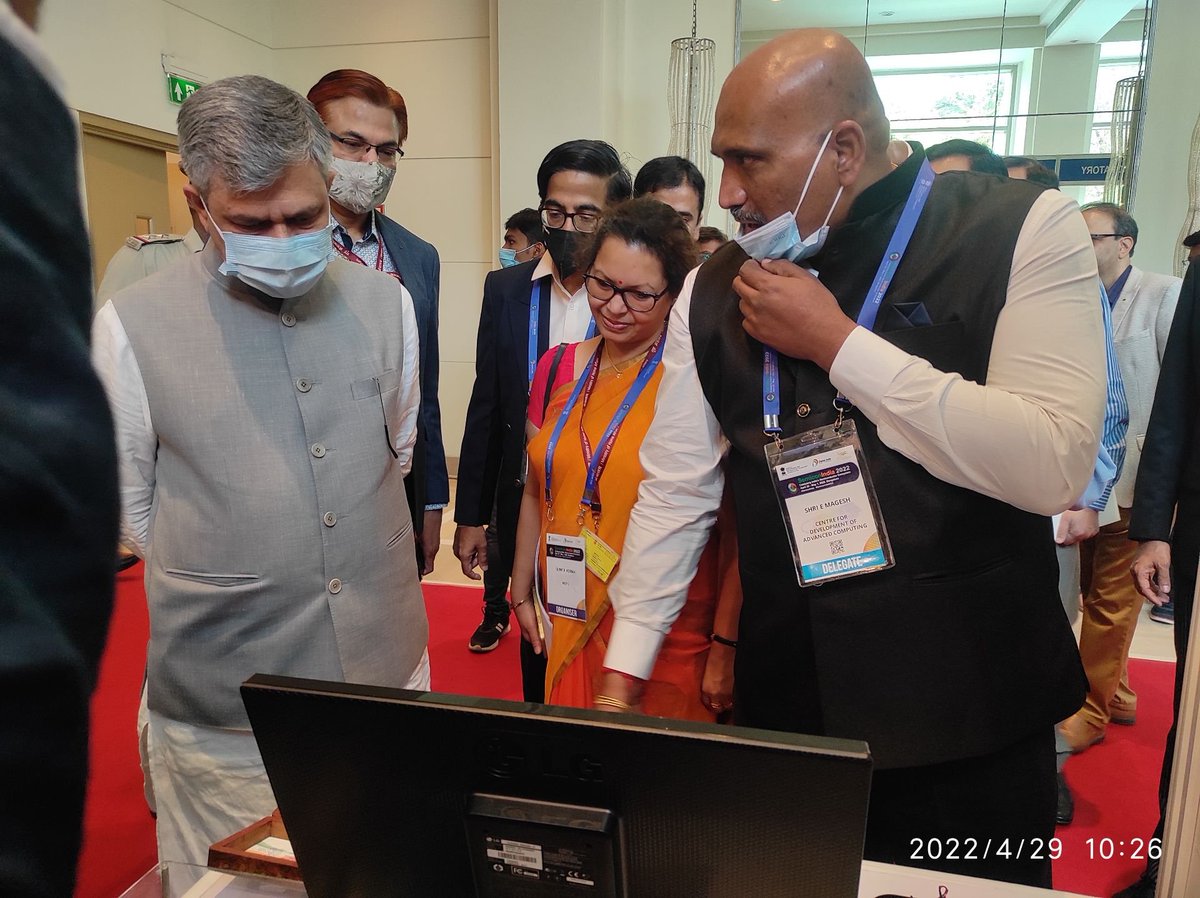cdacindia's tweet photo. Hon'ble Minister of Electronics &amp; Information Technology, Government of India Shri Ashwini Vaishnaw visits Digital India RISC-V Program (DIR-V) stall at SemiconIndia 2022 Bengaluru. #digital #india #informationtechnology #riscv #atmanirbharbharat https://t.co/Ai38qyLbXO