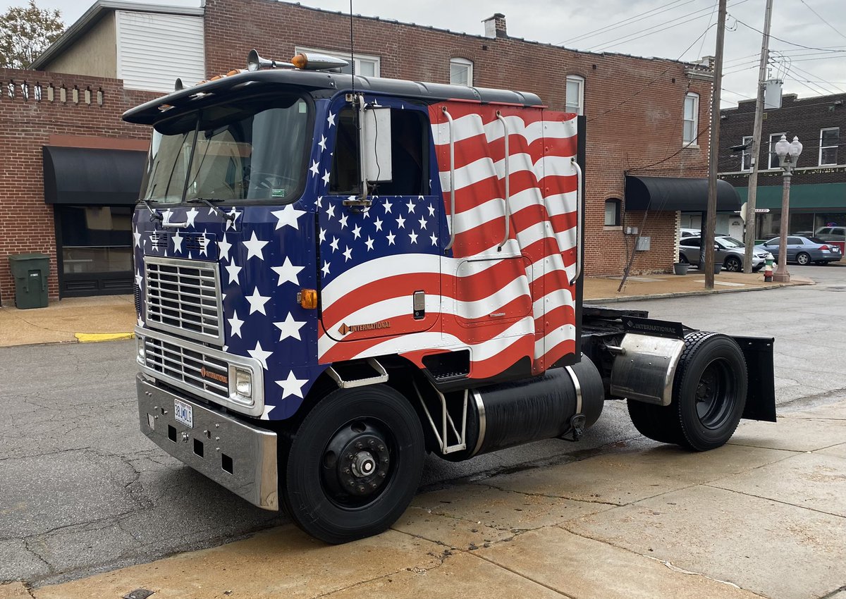 The truck has been wrapped in the beauty of our flag.  United we stand!  For everyone that has ever put on a uniform to serve our country, this is for you!  #unitedtogether #truckers #veterans #heavyduty #patriotism #cabover #merica Big shoutout to Independents Graphic &amp; Display
