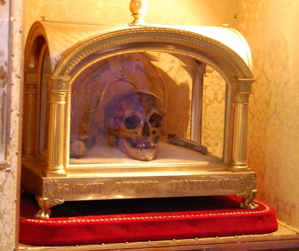 spacemacchiato's tweet photo. Can’t stop thinking about bejeweled holy corpse relics https://t.co/HIJg2t8UtH