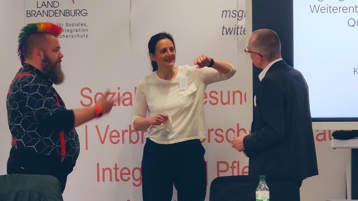 Auftakt zum Weiterentwicklungsprozess Landesaktionsplan Queeres #Brandenburg mit Staatssekretärin Heyer-Stuffer. Um die Zusammenarbeit zwischen den beteiligten Akteur*innen zu optimieren, traf sich heute erstmals ein ressortübergreifendes Begleitgremium im MSGIV.